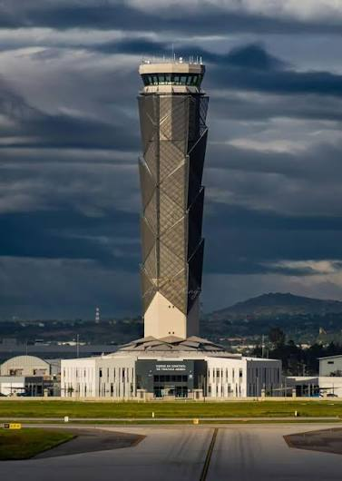 Torre de control de un aeropuerto